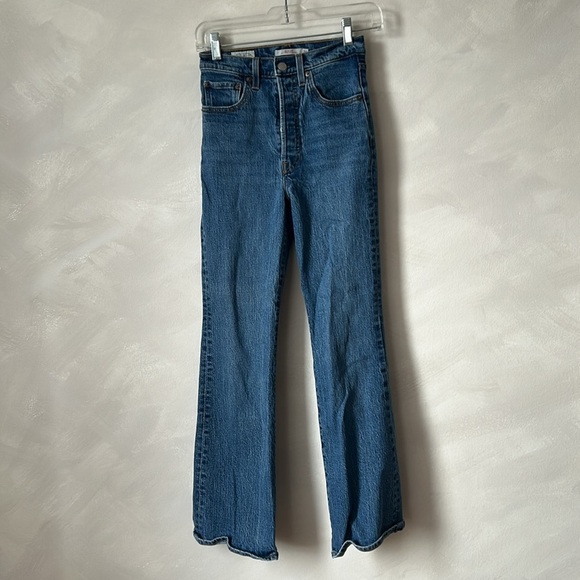 Levi’s Ribcage Boot cut Jeans in Medium Blue Wash size 24 button fly high rise - Picture 2 of 8